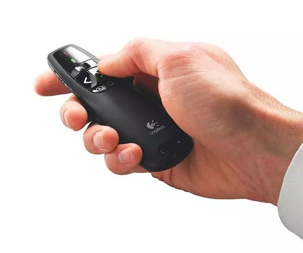 Mando Wireless Inal&aacute;mbrico Logitech R400 Profesional Presenter Puntero Laser / 15 Metros / 2.4Ghz / 910-001356