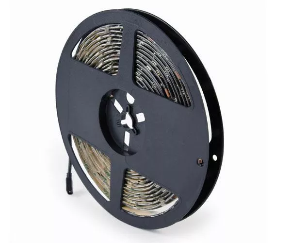 Tira de Luces LED / 5 metros / RGB / Control remoto / Resistencia al agua Ip65 / Incluye alimentador / Gembird / Led-s-rgb500-01