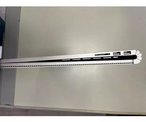 Port&aacute;til Reacondicionado Microsoft Surface Book 1 13" tactil / i5-6300U / 8gb / 128gb Ssd / Teclado kit de pegatinas de conversi&oacute;n / Sin l&aacute;piz / Grado B  No funciona el tactil