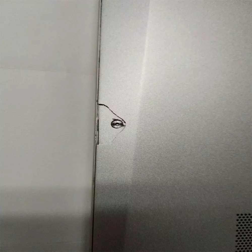 Port&aacute;til Reacondicionado HP Elitebook X360 1040 G8 14" tactil / i5-11th / 16Gb / 256 Gb M2 / Win 11 pro / Teclado espa&ntilde;ol / Grado A- Tapa trasera rota