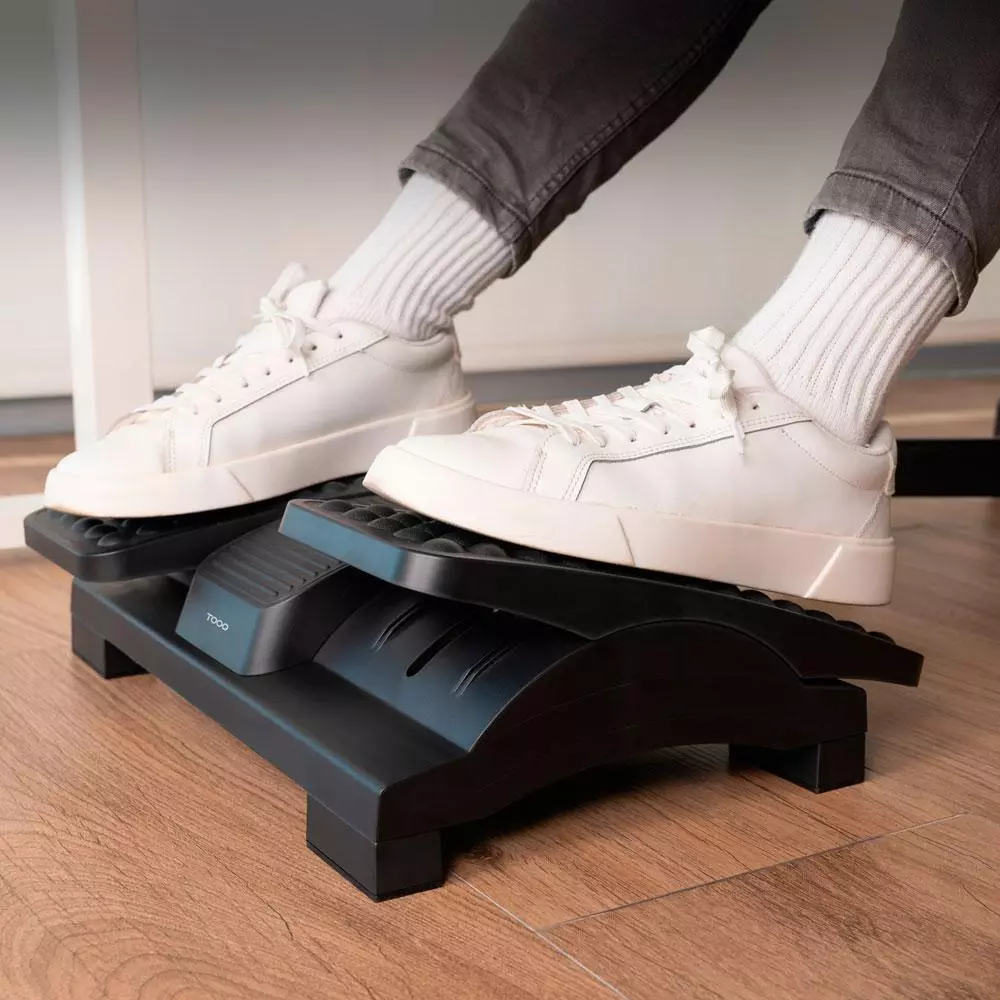 Reposapies Tooq / Ajustable en altura e inclinaci&oacute;n / Negro / TQFR0605-B
